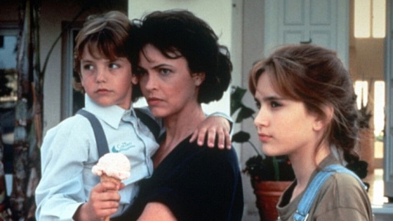 кадр из фильма Дворец-тюрьма