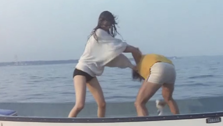 кадр из фильма ひと夏の秘密