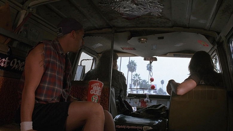 кадр из фильма Пустоголовые