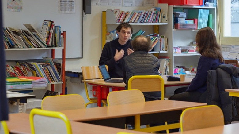 кадр из фильма Une petite école française