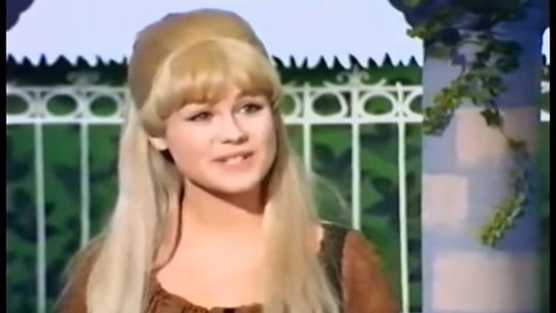 кадр из фильма Hey Cinderella!