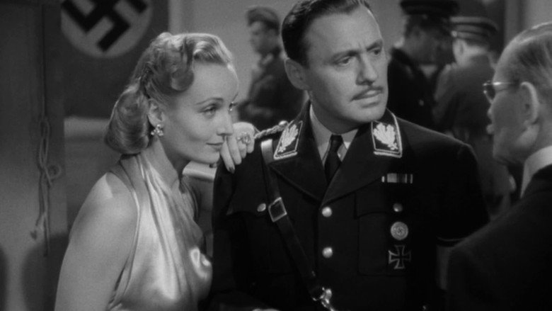 кадр из фильма Быть или не быть