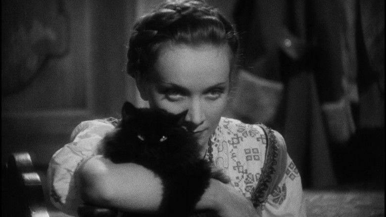 кадр из фильма Обесчещенная