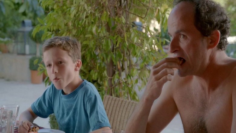 кадр из фильма В десяти минутах от нудистов