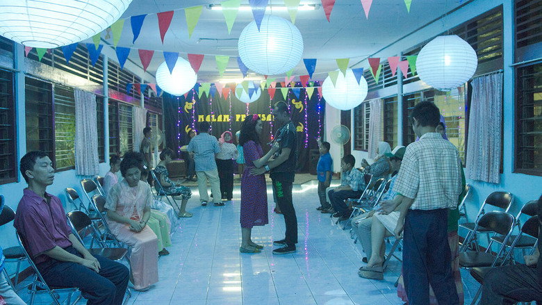 кадр из фильма Yang Tidak Dibicarakan Ketika Membicarakan Cinta