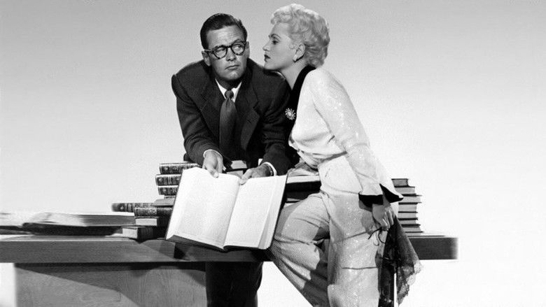 кадр из фильма Рожденная вчера