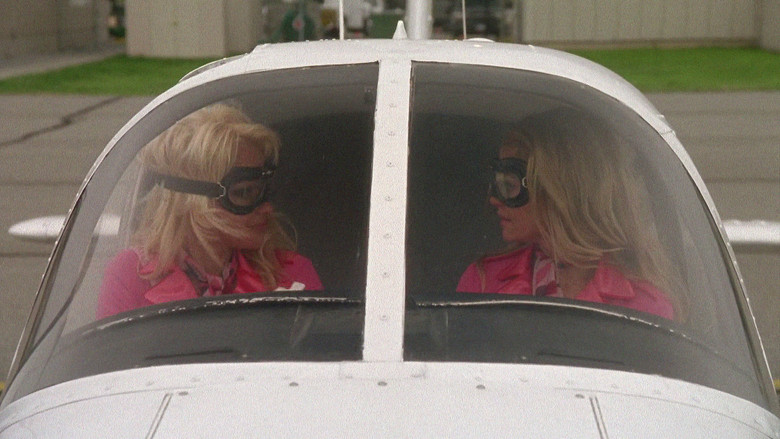 кадр из фильма Блондинка и блондинка