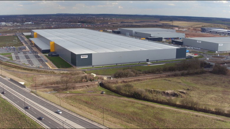 кадр из фильма Der unaufhaltsame aufstieg von Amazon