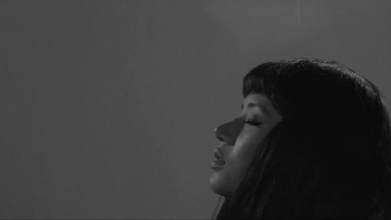 кадр из фильма 非行少女ヨーコ