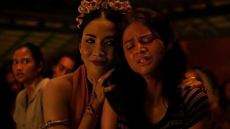 кадр из фильма KKN. Дух деревни танцев