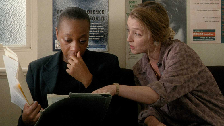 кадр из фильма Тайны и ложь