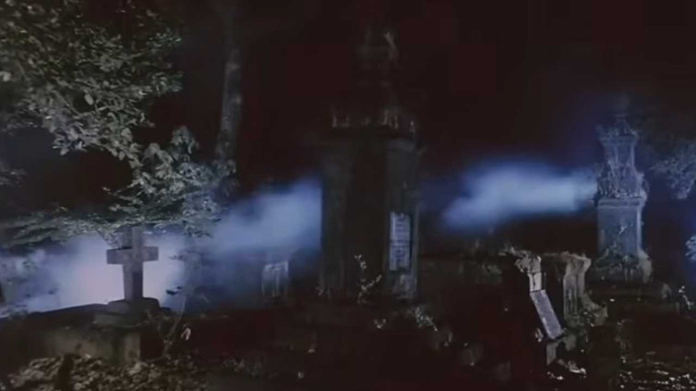 кадр из фильма तहखाना