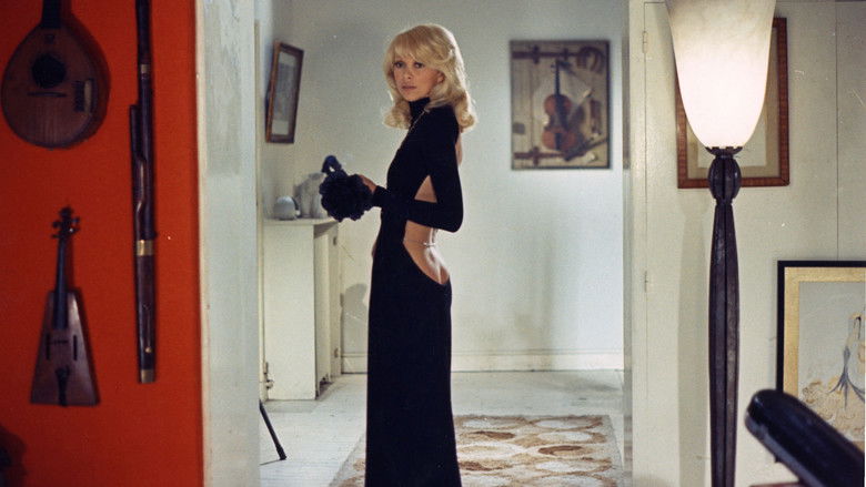 кадр из фильма Высокий блондин в чёрном ботинке