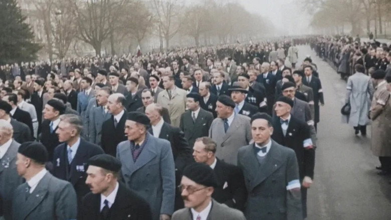 кадр из фильма 1936, le Front Populaire, entre joie et colères