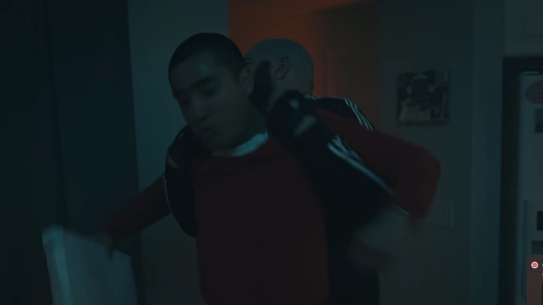 кадр из фильма When the Pizza Delivery Guy Walks in on a Robbery