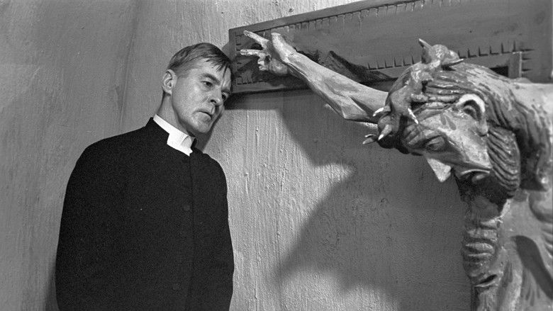 кадр из фильма Причастие