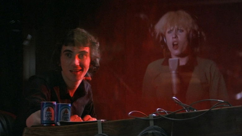 кадр из фильма Breaking Glass