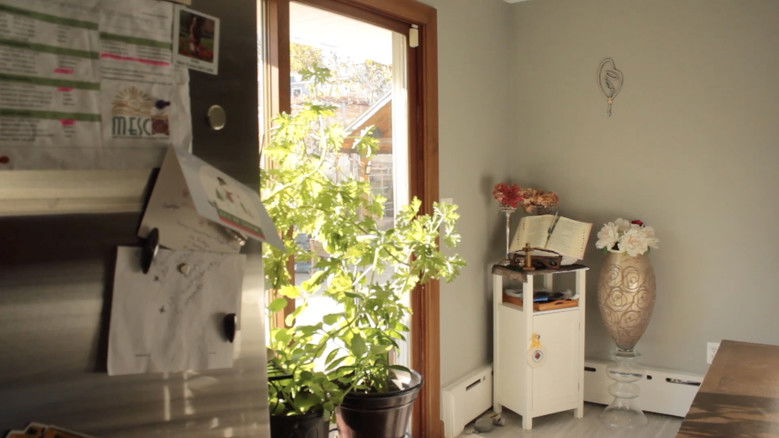 кадр из фильма A Simple Dinner