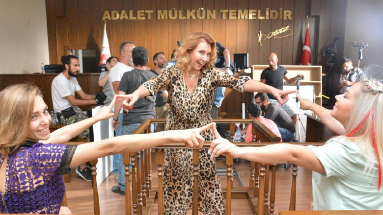 кадр из фильма Çat Kapı Aşk