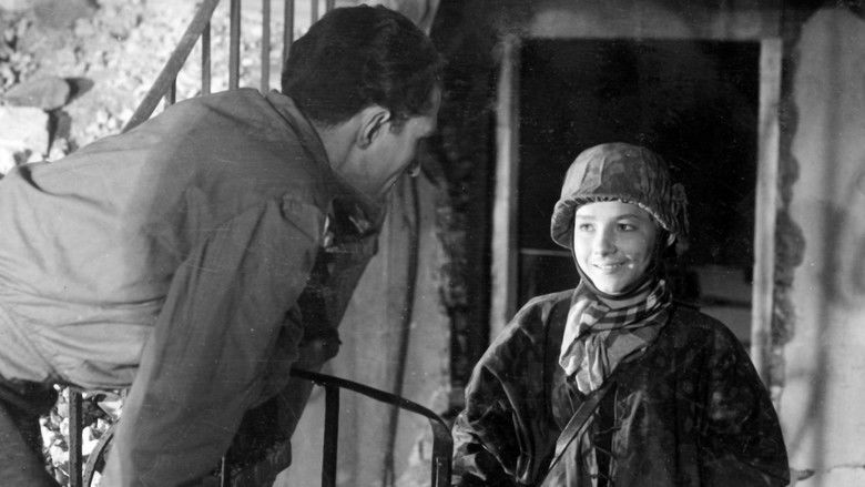 кадр из фильма Непокорённый город / Варшавский Робинзон