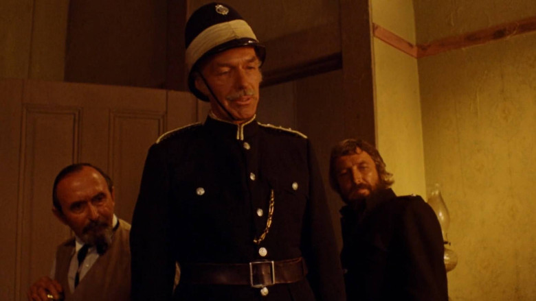 кадр из фильма Отель проклятых