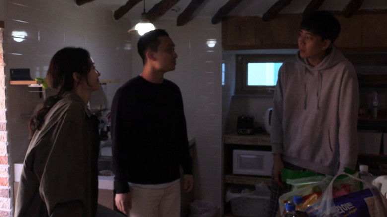 кадр из фильма 물안에서