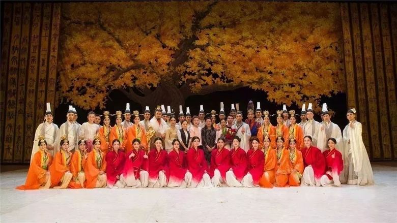 кадр из фильма 孔子