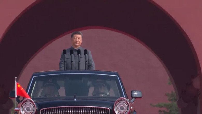 кадр из фильма Les Empires contre-attaquent