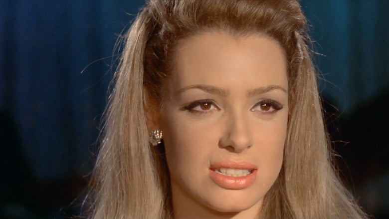 кадр из фильма Пять золотых драконов