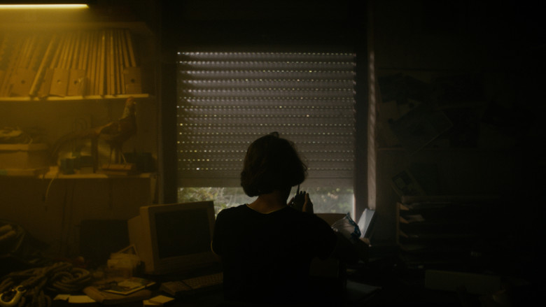 кадр из фильма inert