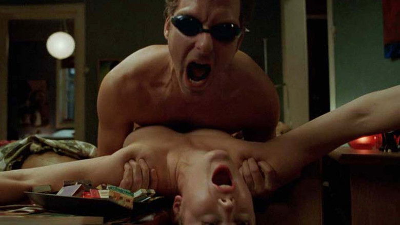 кадр из фильма Во власти женщины