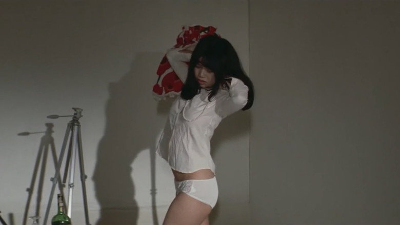 кадр из фильма 女子大生　かりそめの妻