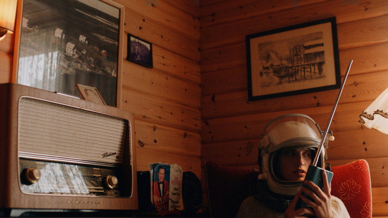 кадр из фильма Radio Silence