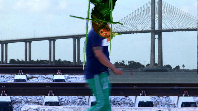 кадр из фильма não existe mais lugar concreto aqui