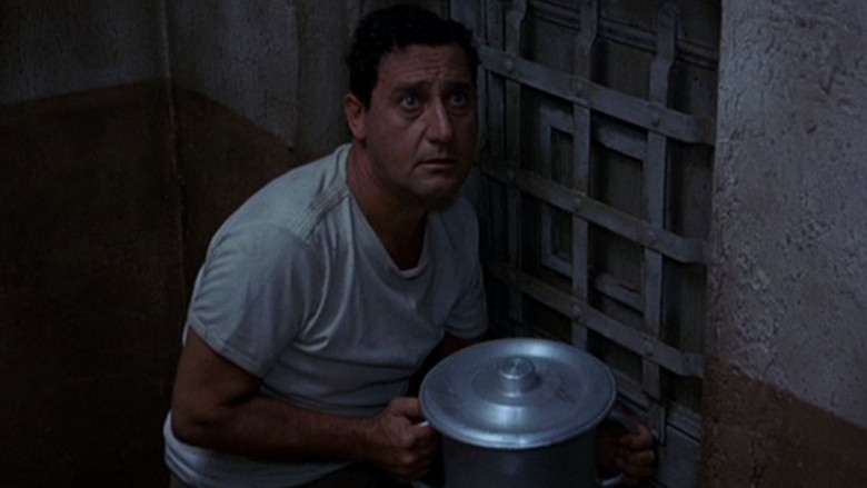 кадр из фильма Задержанный в ожидании суда