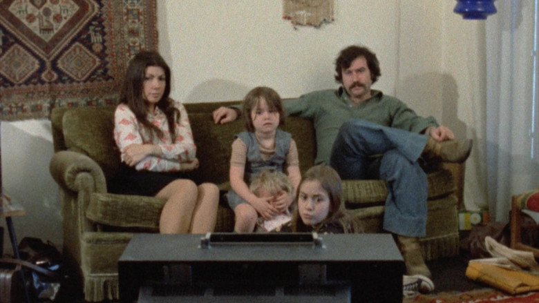 кадр из фильма Ici et Ailleurs