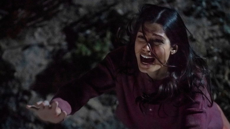 кадр из фильма Посторонние