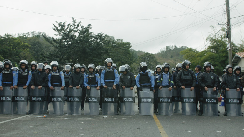 кадр из фильма Primer paquete para Honduras