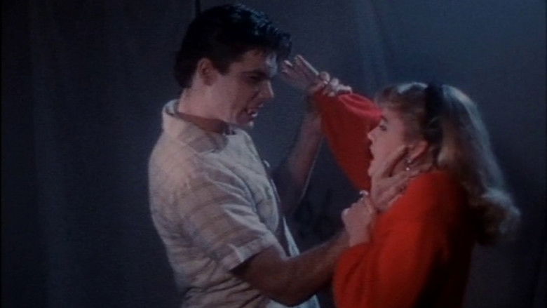 кадр из фильма Юный вампир