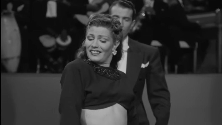 кадр из фильма El pecado de Laura