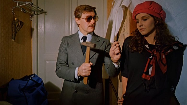 кадр из фильма Чёрная роза — эмблема печали, красная роза — эмблема любви