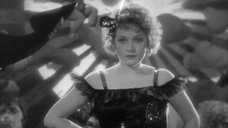 кадр из фильма Голубой ангел