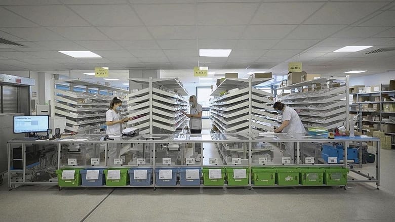 кадр из фильма Médicaments : Les Profits de la pénurie