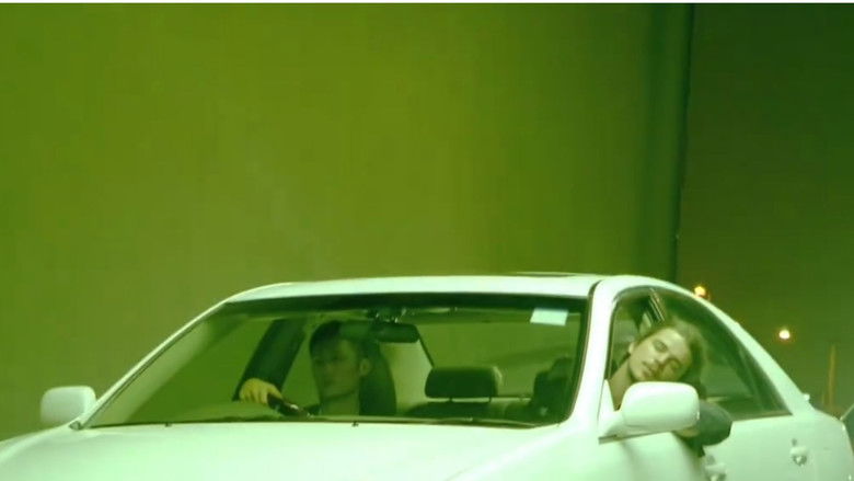 кадр из фильма Я прихожу с дождём