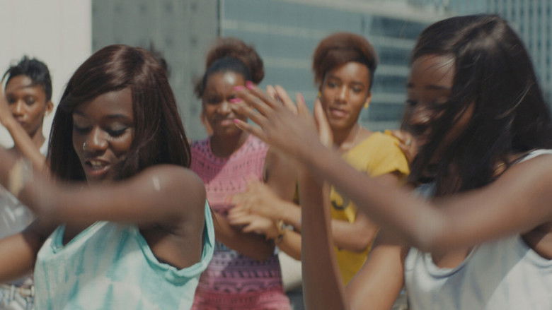 кадр из фильма Девичество