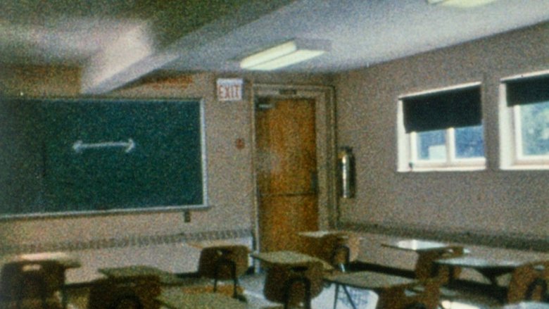 кадр из фильма <–––>