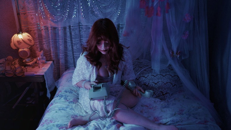 кадр из фильма Luna Rosa