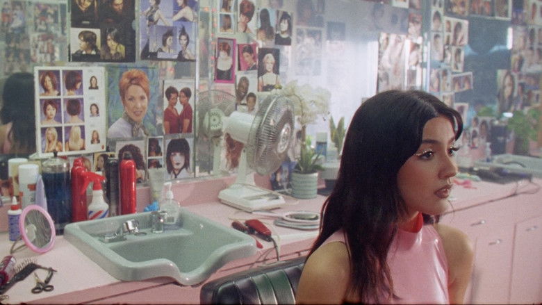 кадр из фильма Dalila's Salon