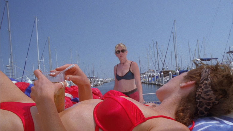 кадр из фильма Сквозь шторм