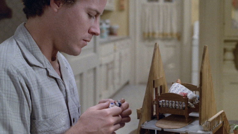 кадр из фильма Chilly Scenes of Winter